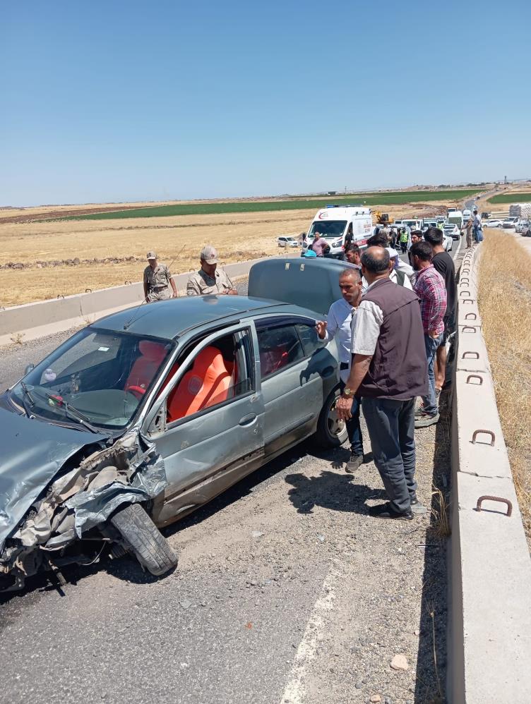 Diyarbakır’da Iki Otomobil Kafa Kafaya Çarpıştı 3’Ü Kadın 4 Yaralı 1