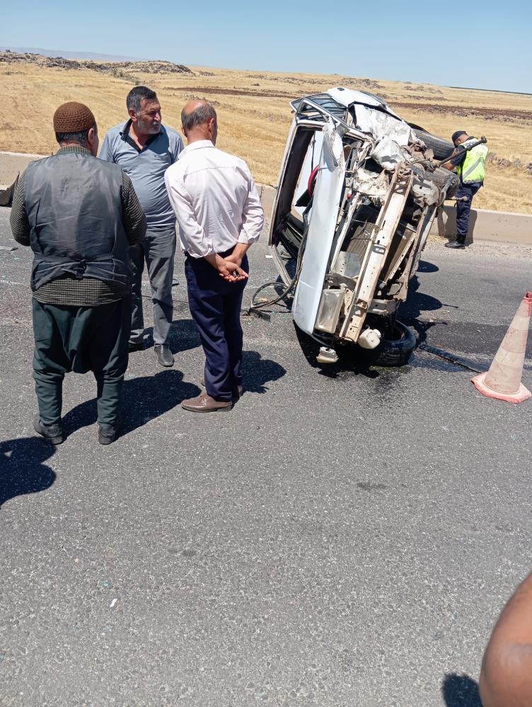 Diyarbakır’da Iki Otomobil Kafa Kafaya Çarpıştı 3’Ü Kadın 4 Yaralı