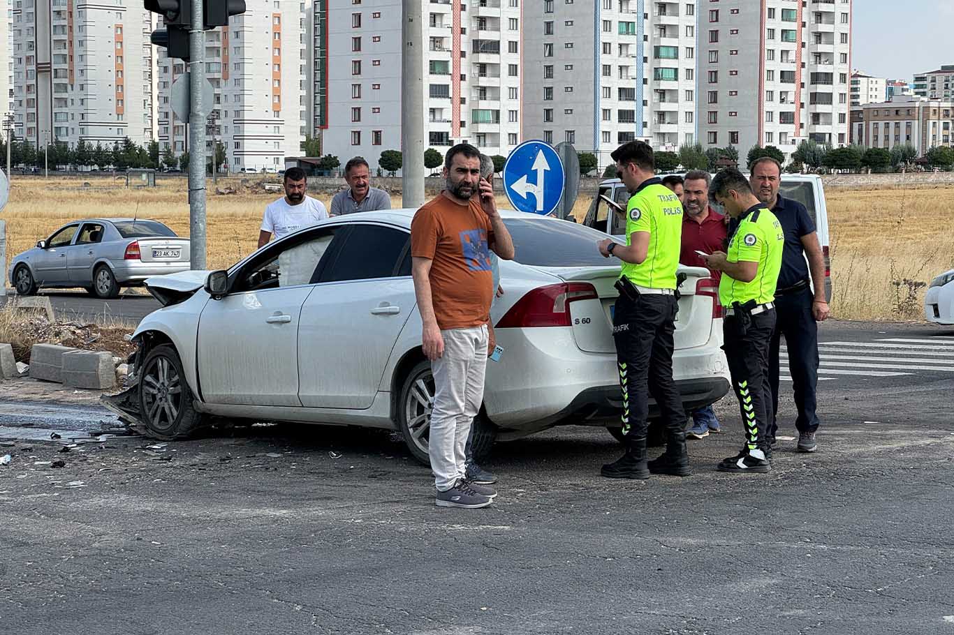 Diyarbakır’da Otomobiller Çarpıştı 4 Yaralı 2