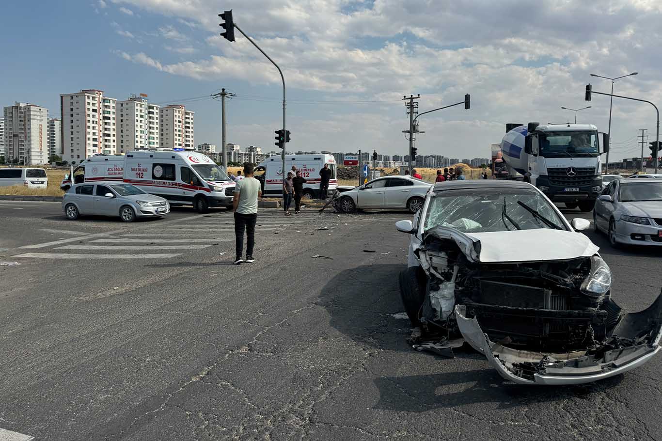 Diyarbakır’da Otomobiller Çarpıştı 4 Yaralı 4