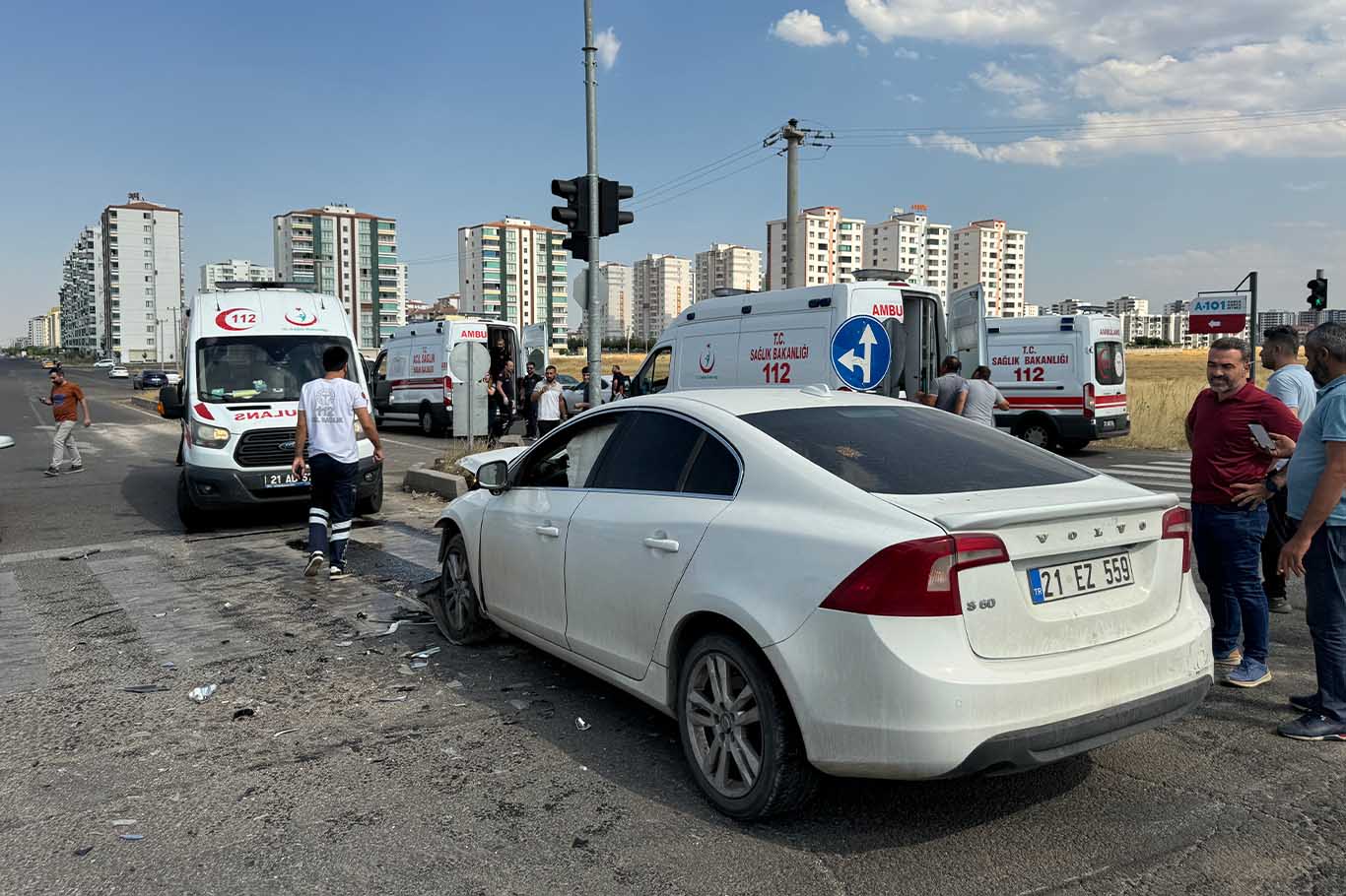 Diyarbakır’da Otomobiller Çarpıştı 4 Yaralı 5