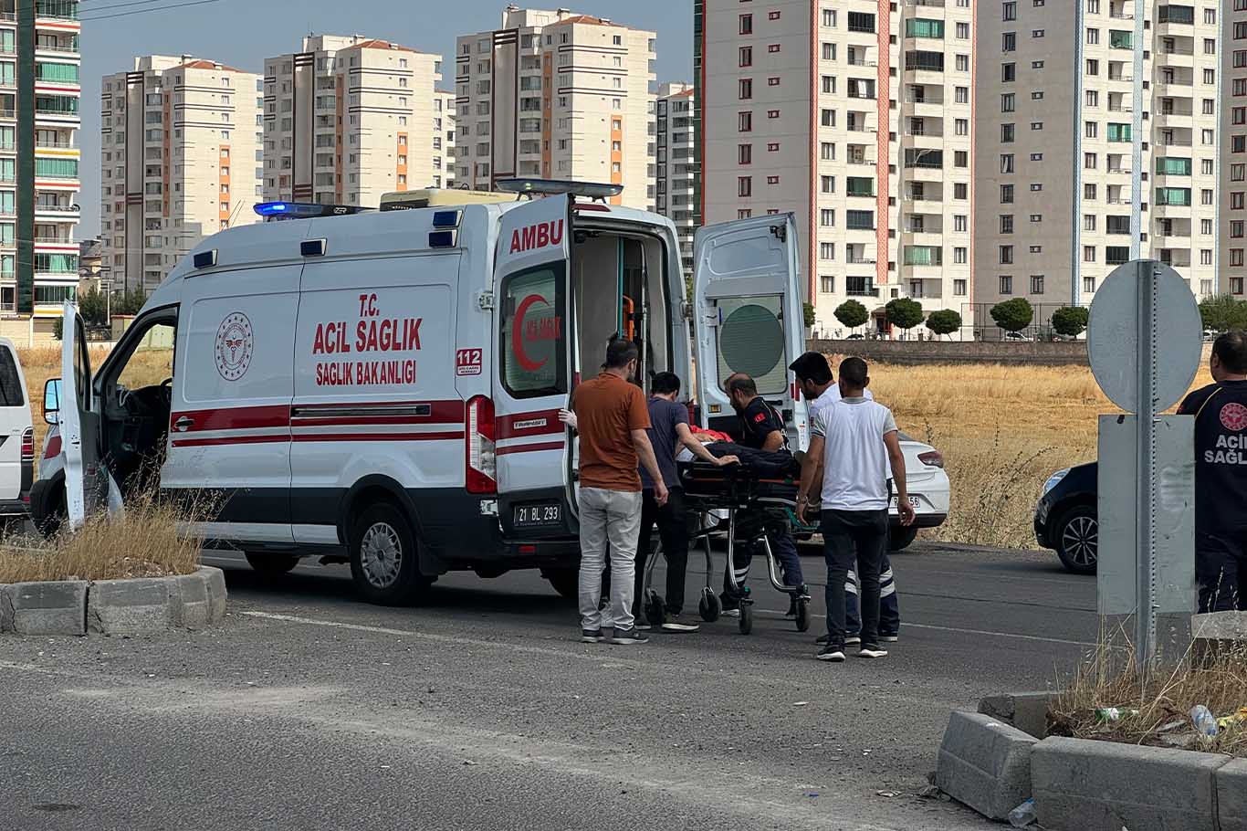 Diyarbakır’da Otomobiller Çarpıştı 4 Yaralı 7