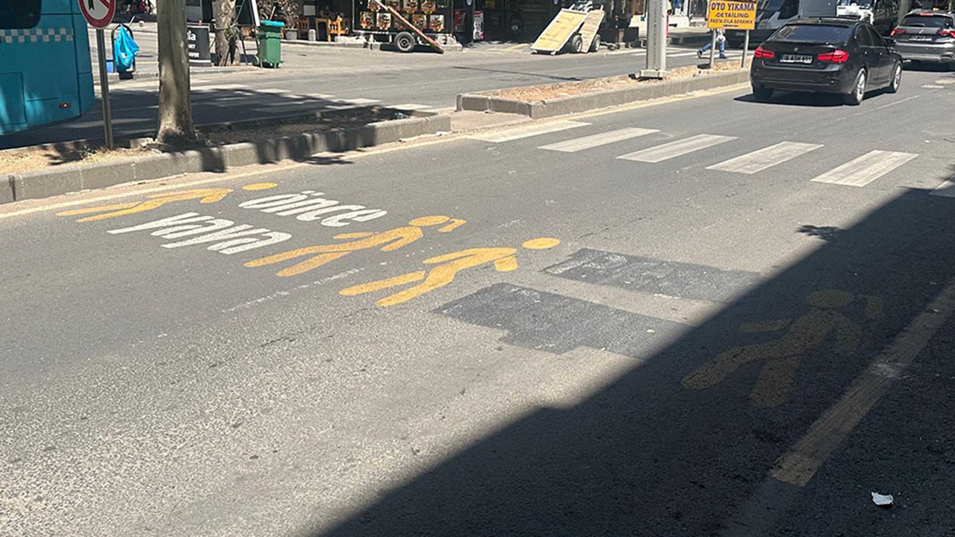 Diyarbakır’da Provokasyon Kürtçe Trafik Uyarı Yazıları Boyanarak Kapatıldı 2