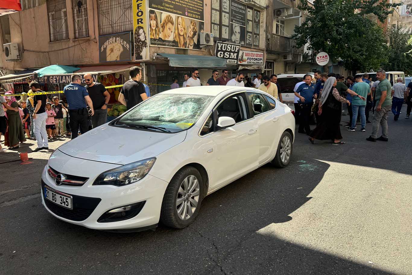 Diyarbakır’da Şehrin Göbeğinde Silahlı Çatışma 1 Ölü 6 Yaralı 1