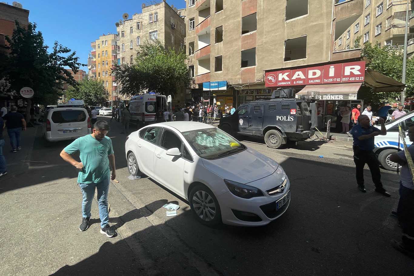 Diyarbakır’da Şehrin Göbeğinde Silahlı Çatışma 1 Ölü 6 Yaralı 5