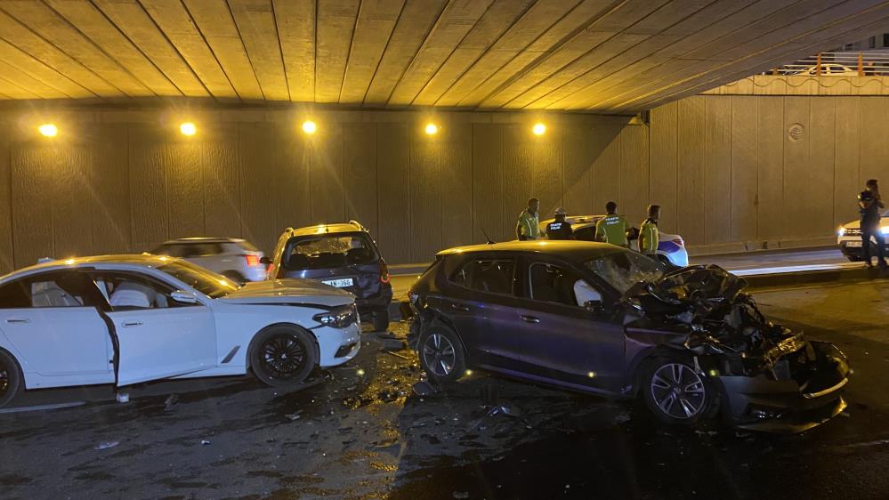 Diyarbakır'da Zincirleme Kaza 8 Yaralı 1