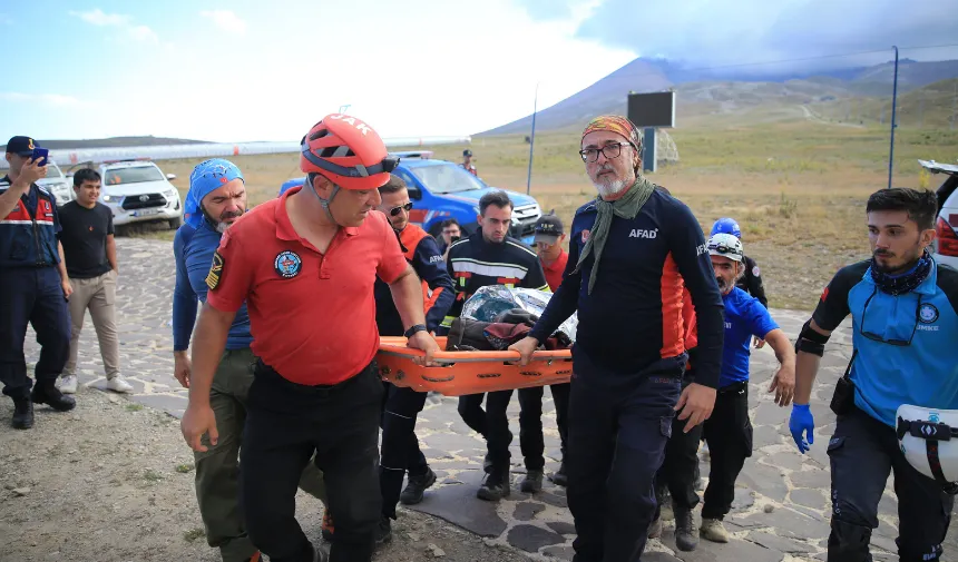 Erciyeste Dagcilarin Uzerine Kaya Dustu 2 Yarali