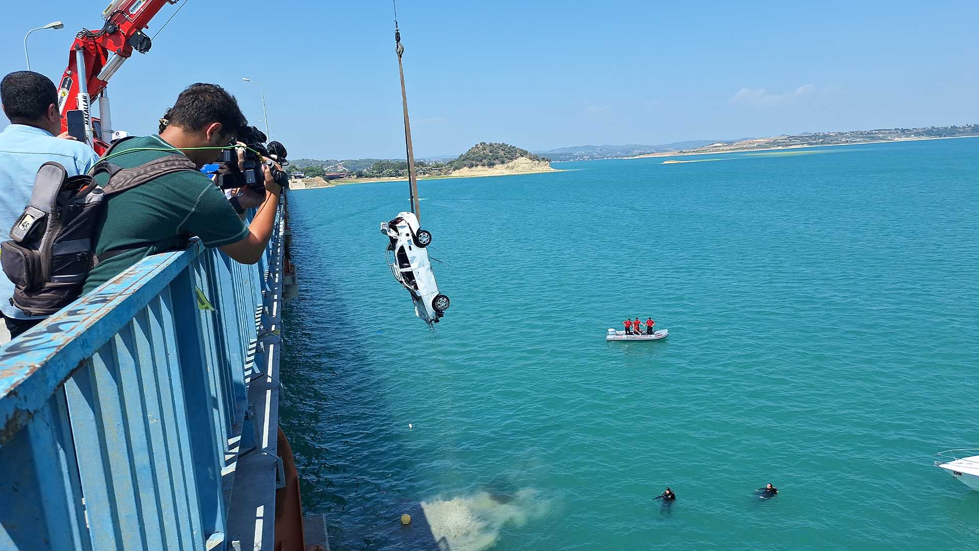 Göle Düşen Otomobilde Anne, Baba Ve 2 Çocuk Öldü 5