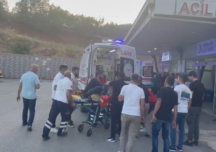 Hareket Halindeki Otomobilin Üzerine Kaya Düştü 1 Ölü, 2 Yaralı (4)