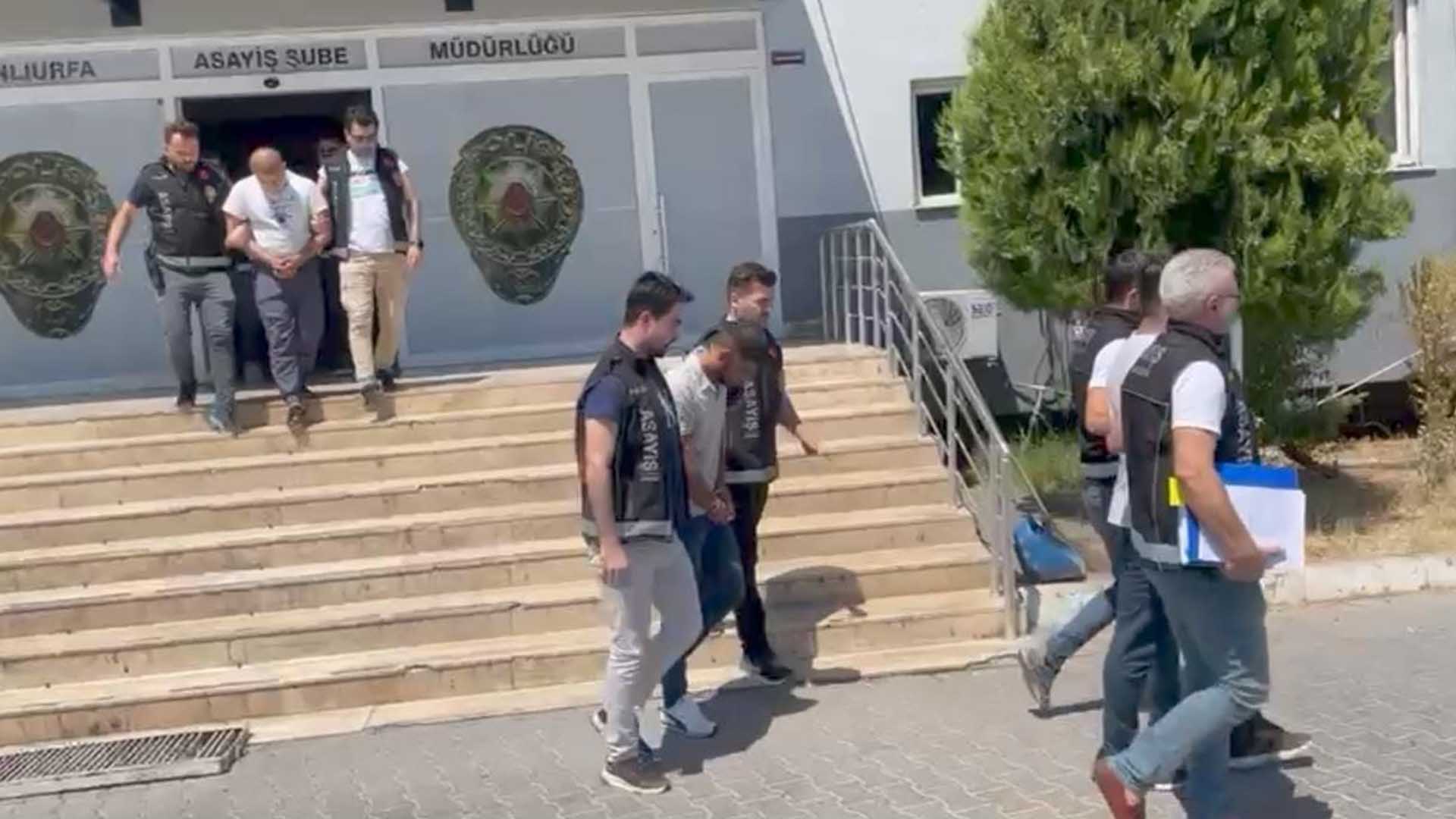 Hırsız, Polis Kılığında Geldi 1