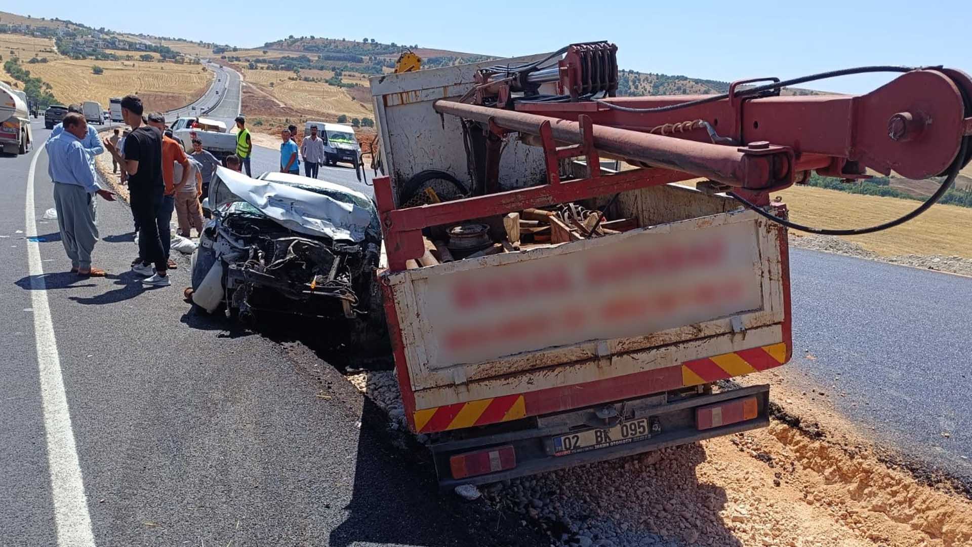 Kahta Diyarbakır Yolunda Kaza 1 Ölü, 3 Yaralı 2