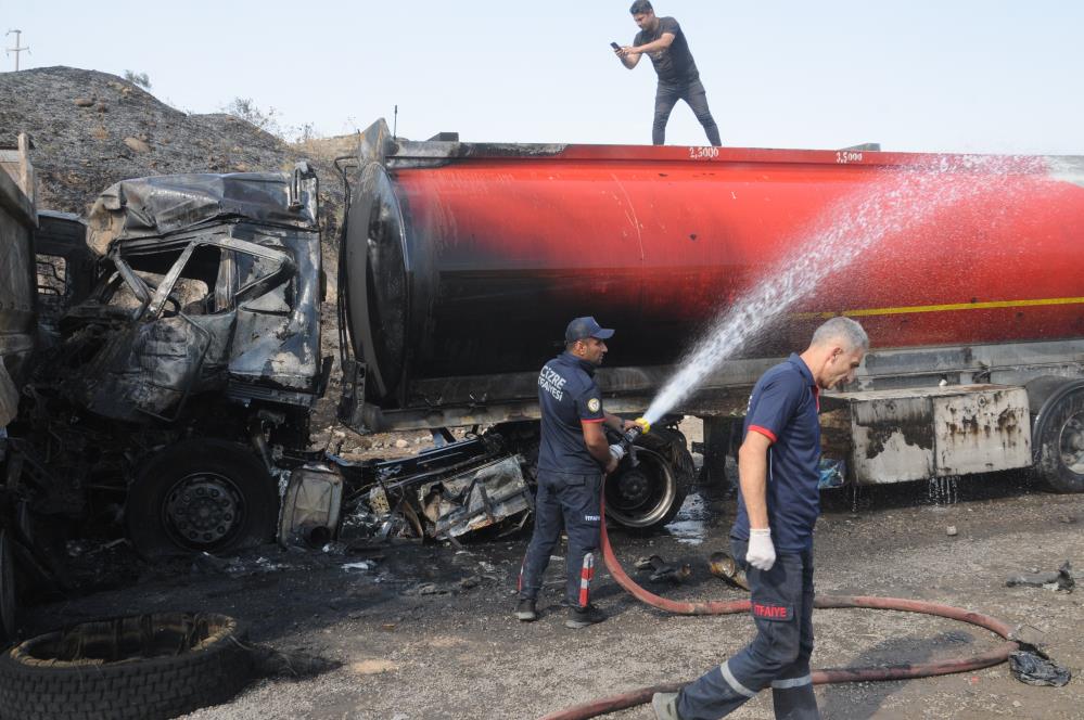 Kamyonla Çarpışan Tanker Alev Aldı, Şoför Öldü; Kaza Kamerada... 11