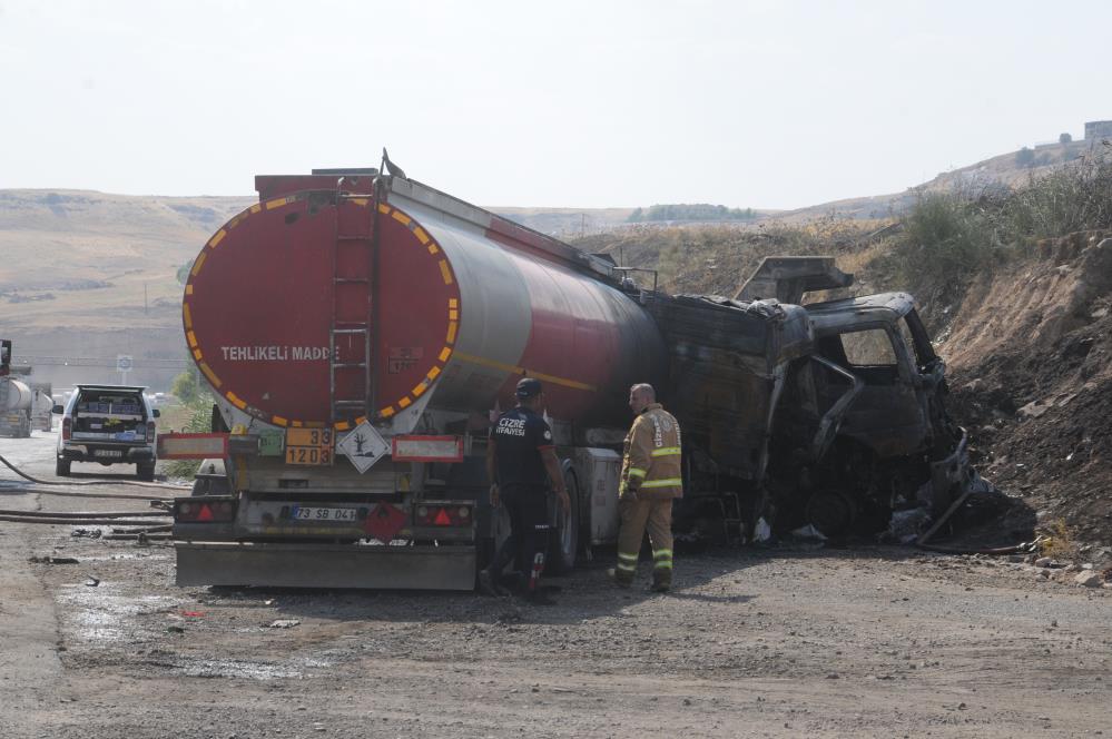 Kamyonla Çarpışan Tanker Alev Aldı, Şoför Öldü; Kaza Kamerada... 7