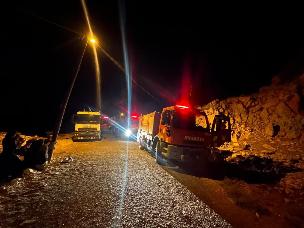 Mardin’de Gece Saatlerinde Korkutan Yangın Kontrol Altına Alındı 1