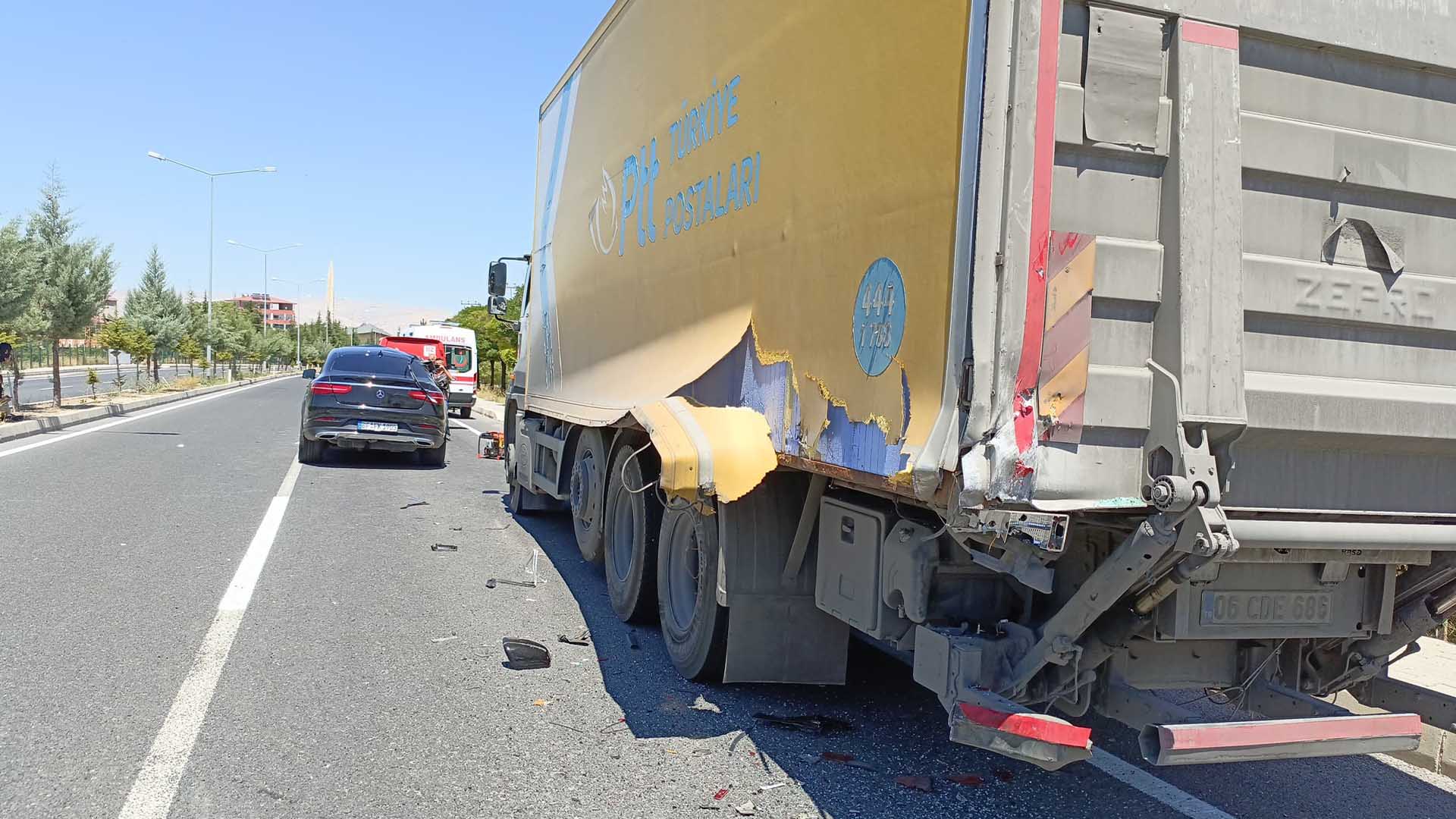 Park Halindeki Kamyona Çarpan Otomobilde 1 Kişi Öldü 1