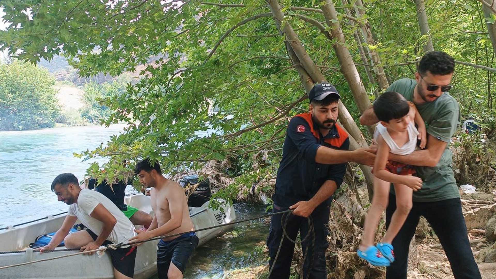 Piknik Yapan Aile Mahsur Kaldı 4