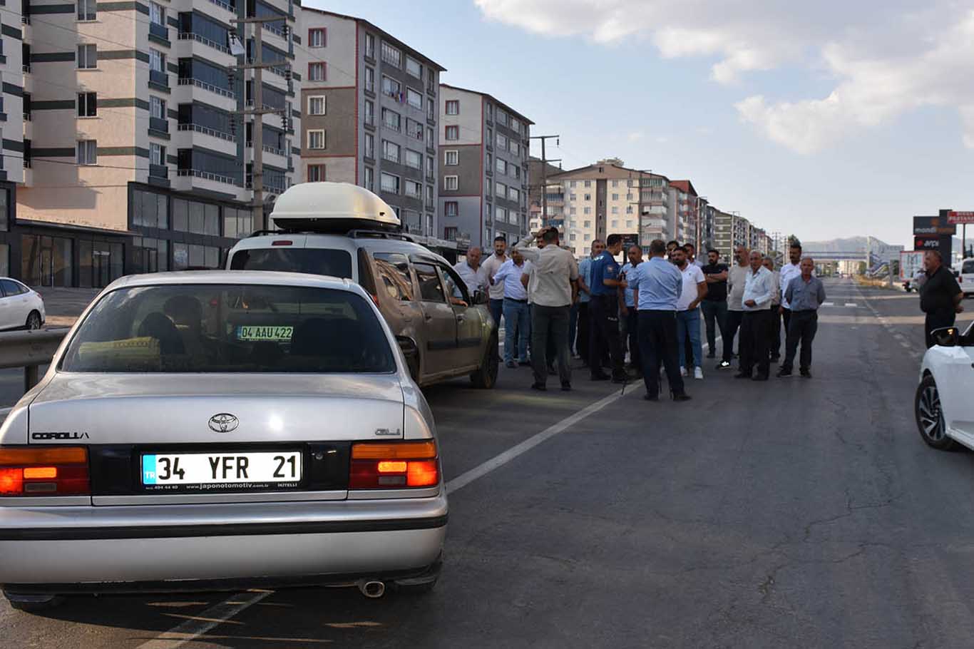 Polis Ile Mahalleli Arasında Arbede Gazeteciye Engel 5