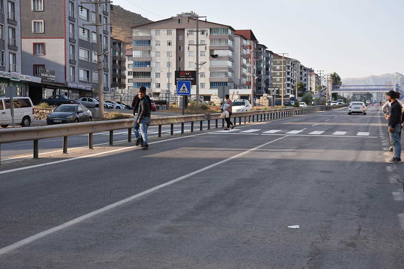 Polis Ile Mahalleli Arasında Arbede Gazeteciye Engel 7