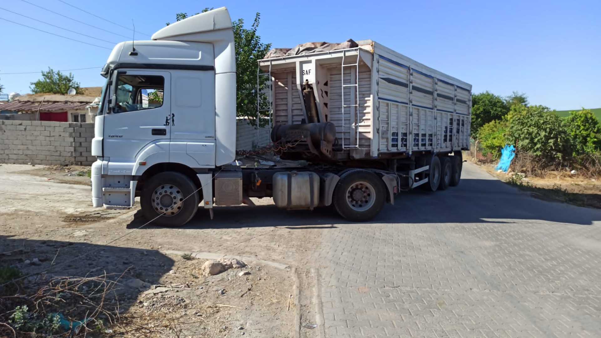 Tırın Üzerine Elektrik Teli Düştü, Akıma Kapılan Şoför Ağır Yaralandı 1