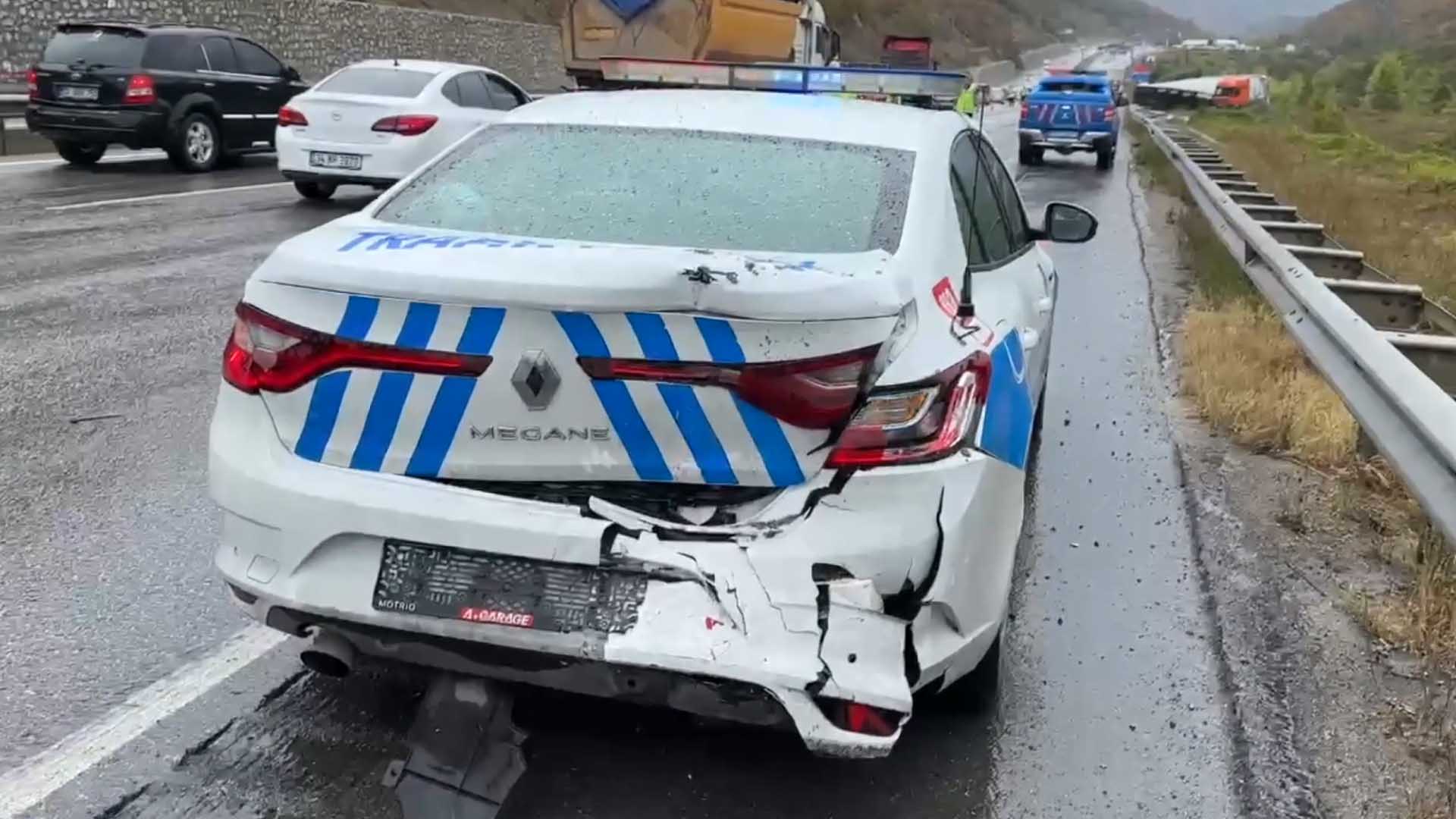 2 Tir, Yolcu Otobüsü, 5 Otomobil Ve Polis Aracı Zincirleme Kazaya Karıştı 3 Ölü, 6 Yaralı 7