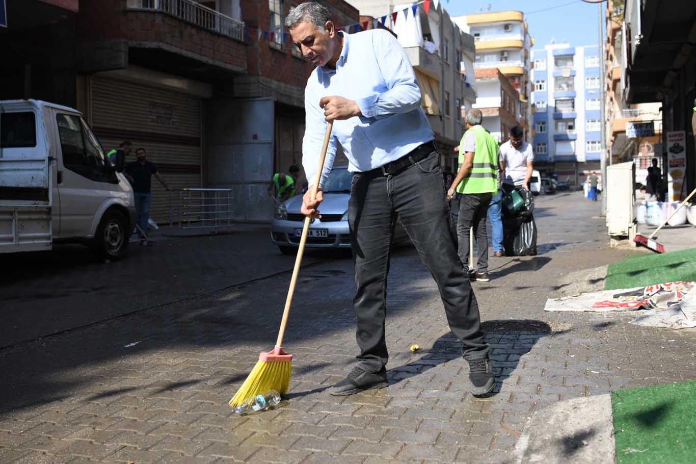 Bismil Belediye Eş Başkanı, Meclis Üyeleri Ile Birlikte Caddeleri Temizledi 1