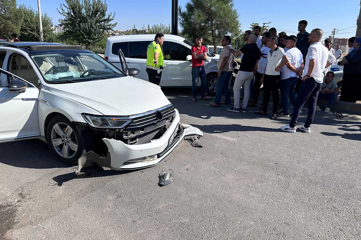 Bismil’de Otomobil Ile Hafif Ticari Araç Çarpıştı 3 Yaralı 8