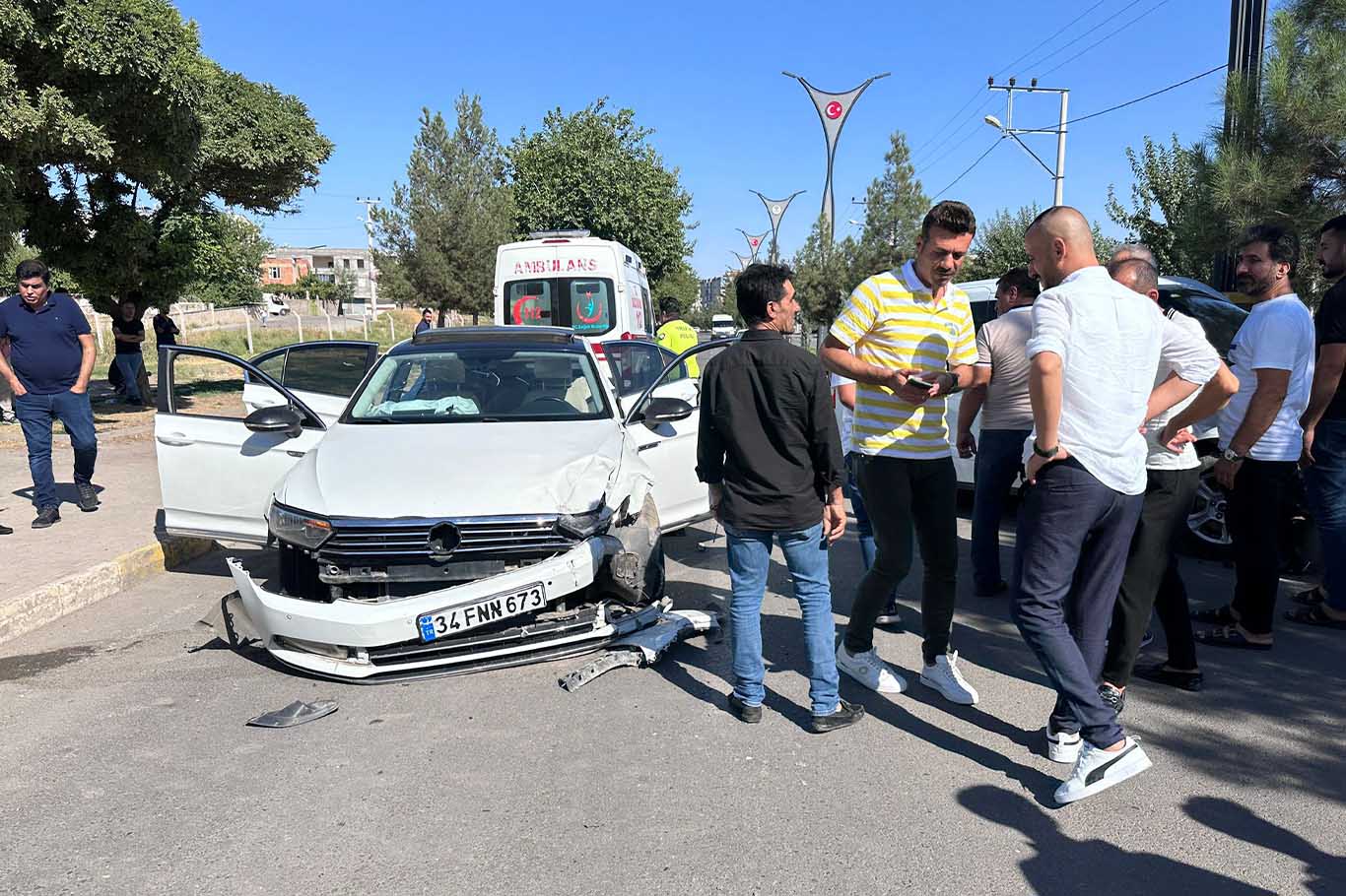 Bismil’de Otomobil Ile Hafif Ticari Araç Çarpıştı 3 Yaralı 9