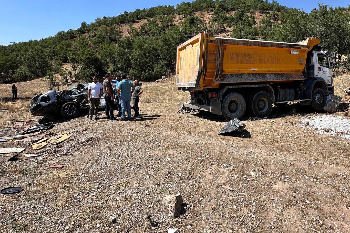 Cip Ile Kamyon Çarpıştı 1'I Çocuk 2 Ölü, 4 Yaralı 5