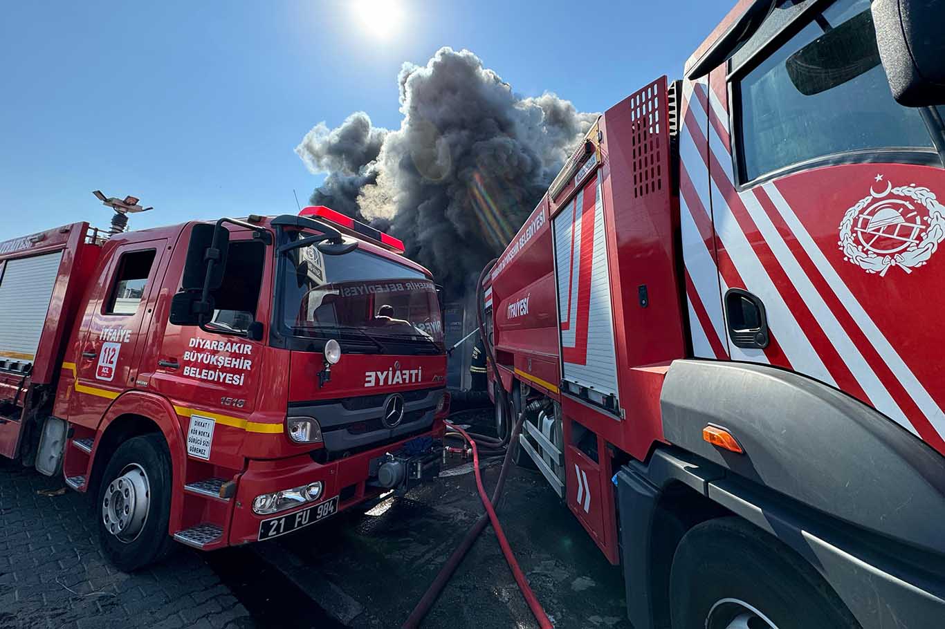 Diyarbakır 3'Üncü Sanayi’de 4 Işyeri Yandı 1