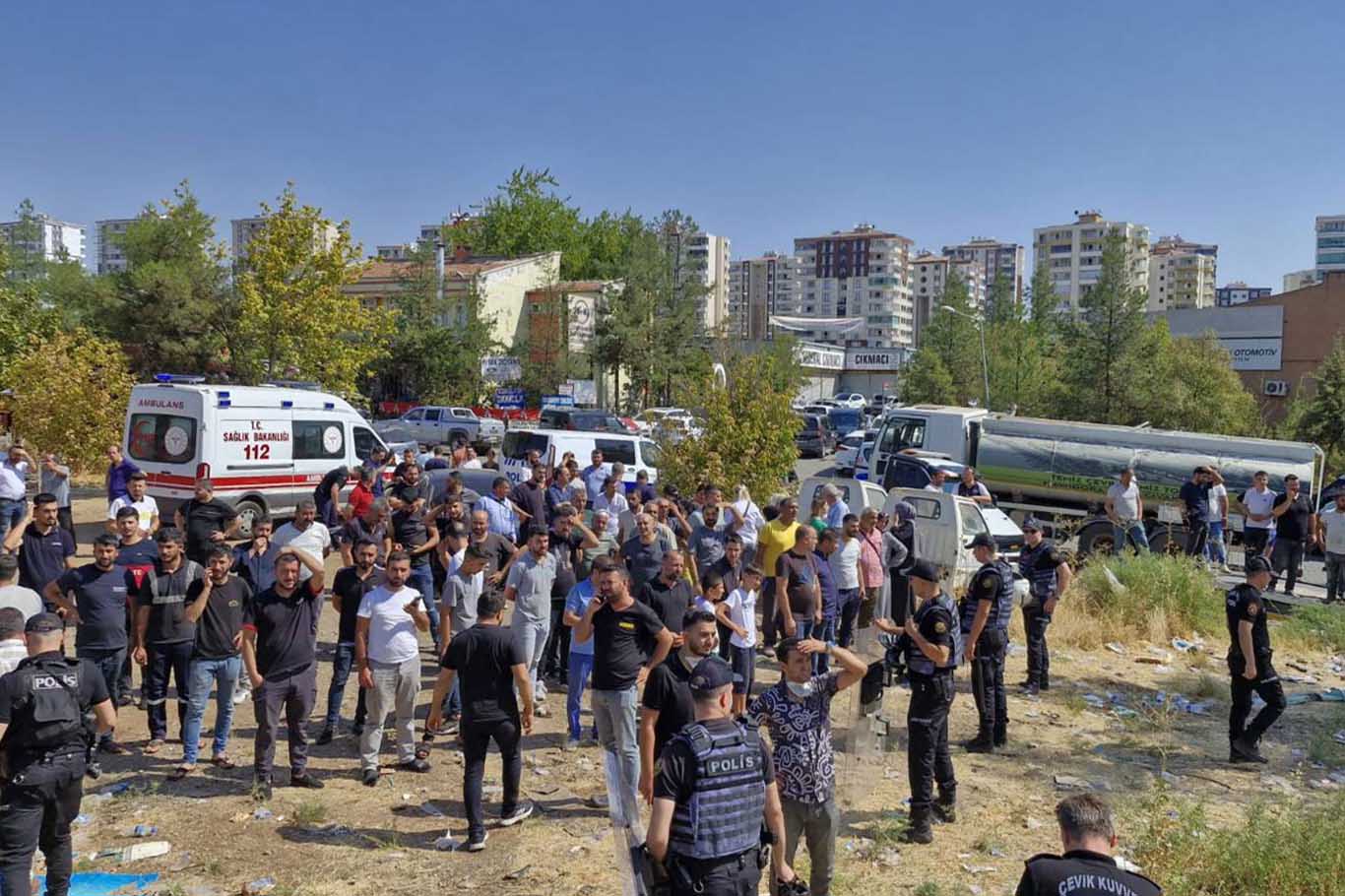 Diyarbakır 3'Üncü Sanayi’de 4 Işyeri Yandı 4