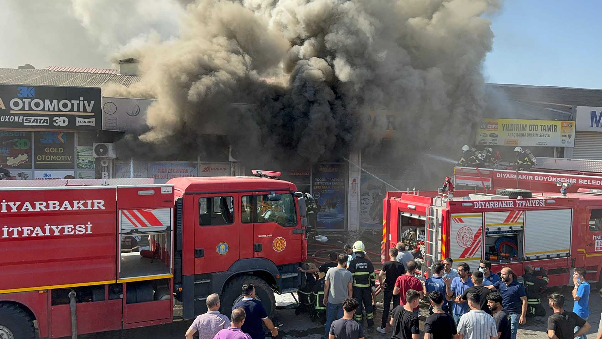 Diyarbakır 3'Üncü Sanayi’de 4 Işyeri Yandı 7