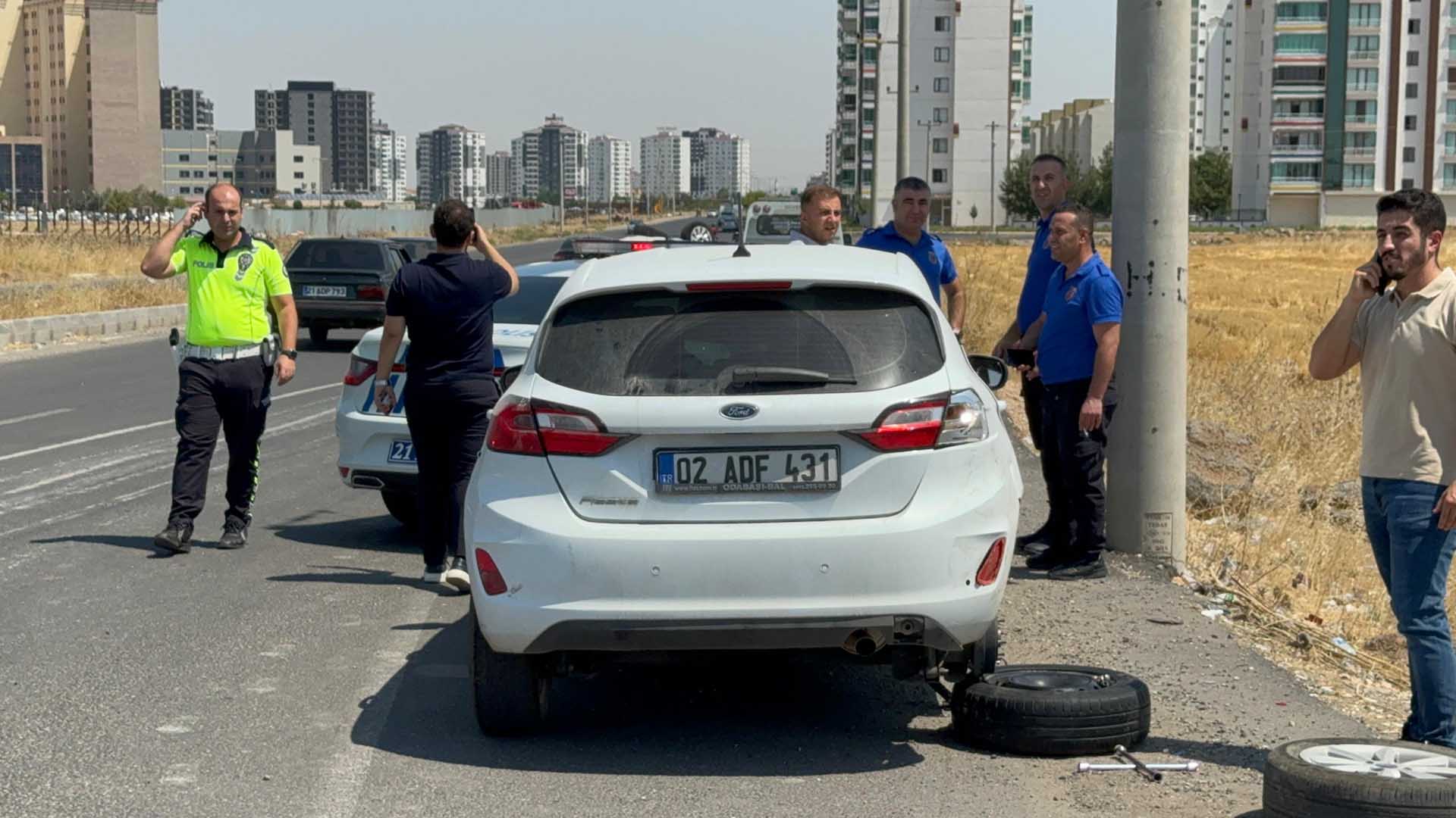 Diyarbakır'da 3 Aracın Karıştığı Kazada 4 Kişi Yaralandı 2