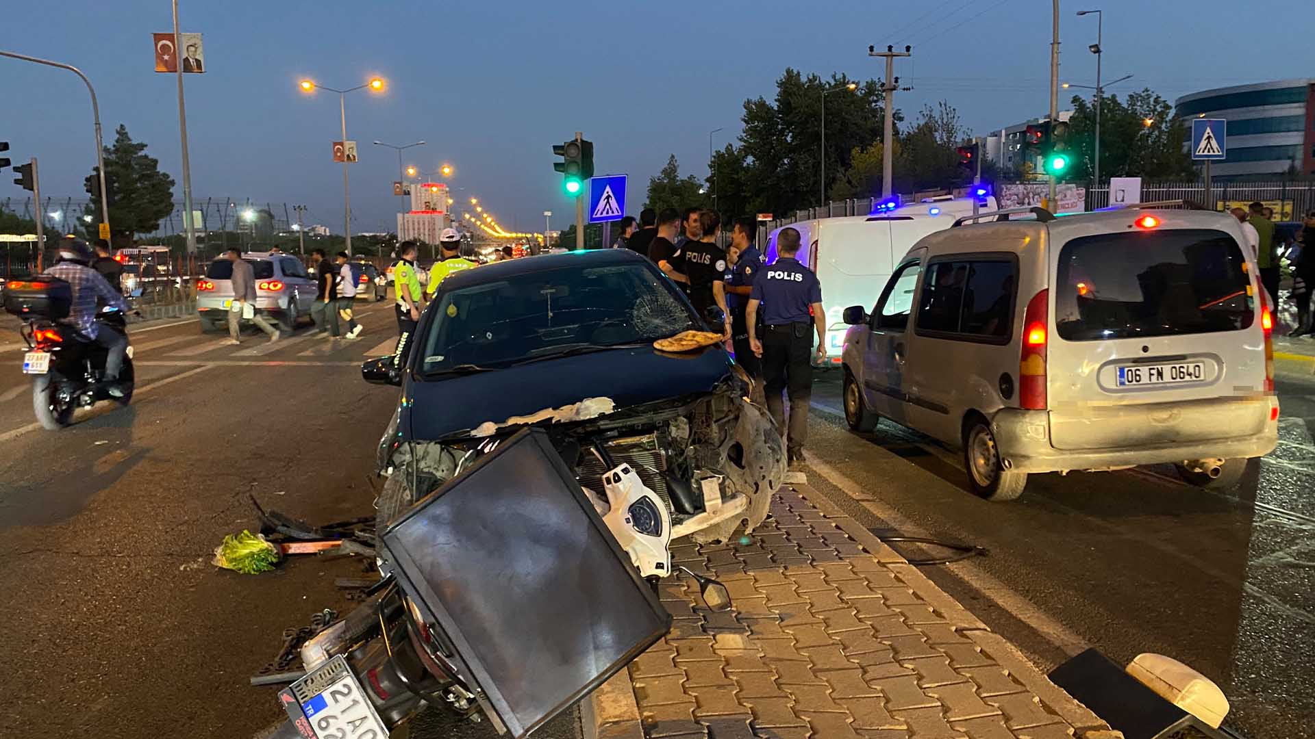 Diyarbakır'da Alkollü Sürücünün Çarptığı Motokurye Hayatını Kaybetti 1