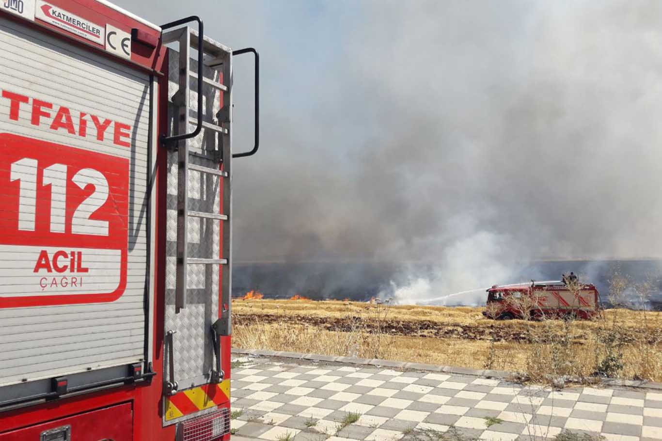 Diyarbakır'da Anız Yangınına Müdahalelere Sürüyor 7