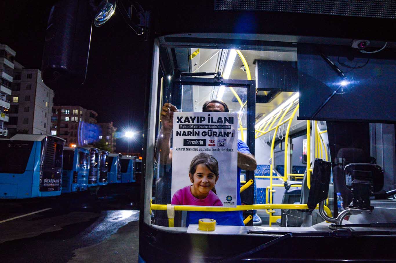 Diyarbakır’da Belediye Otobüslerine Narin’in Afişleri Asıldı 1