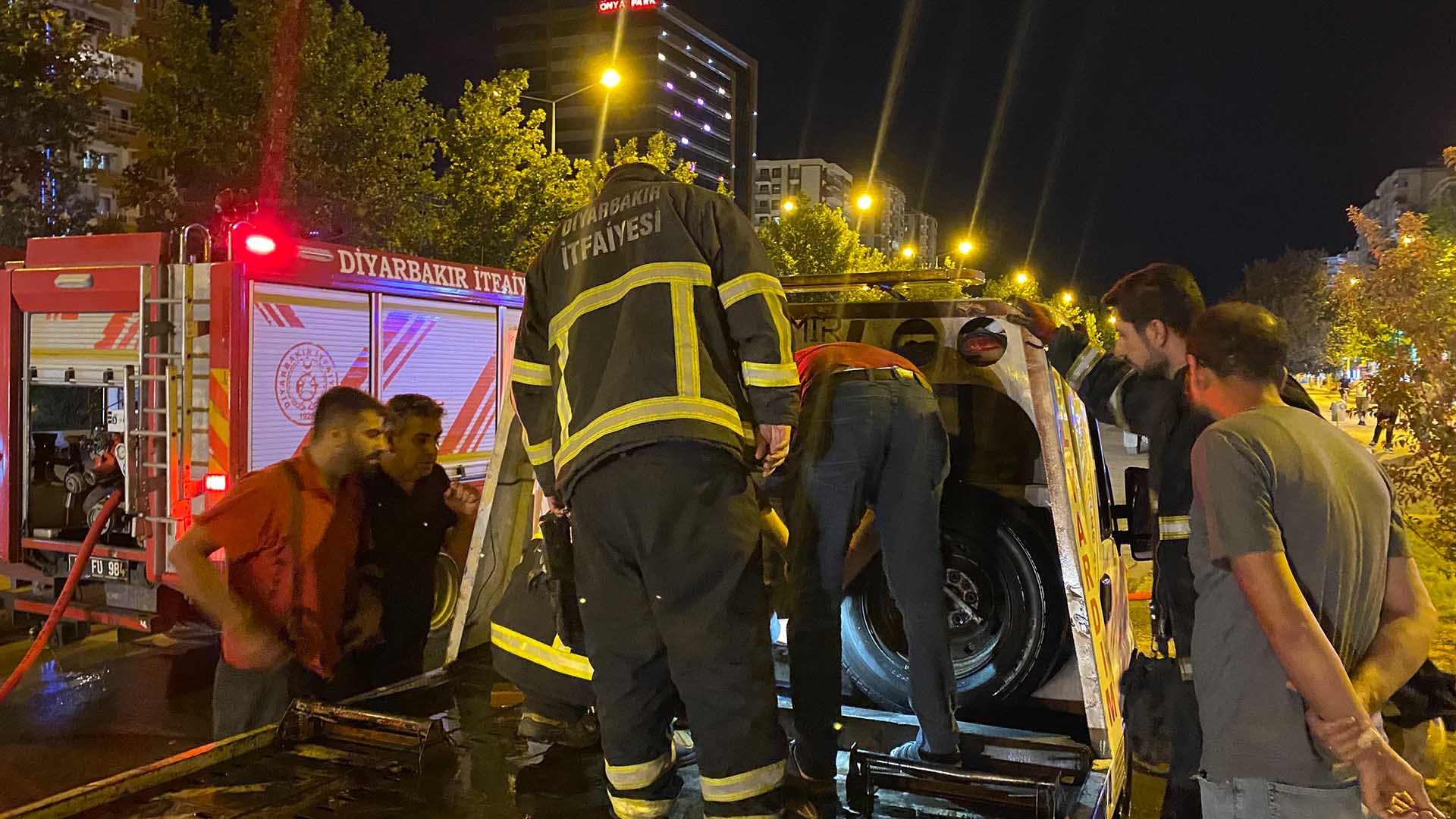 Diyarbakır’da Çekici Alev Aldı 1