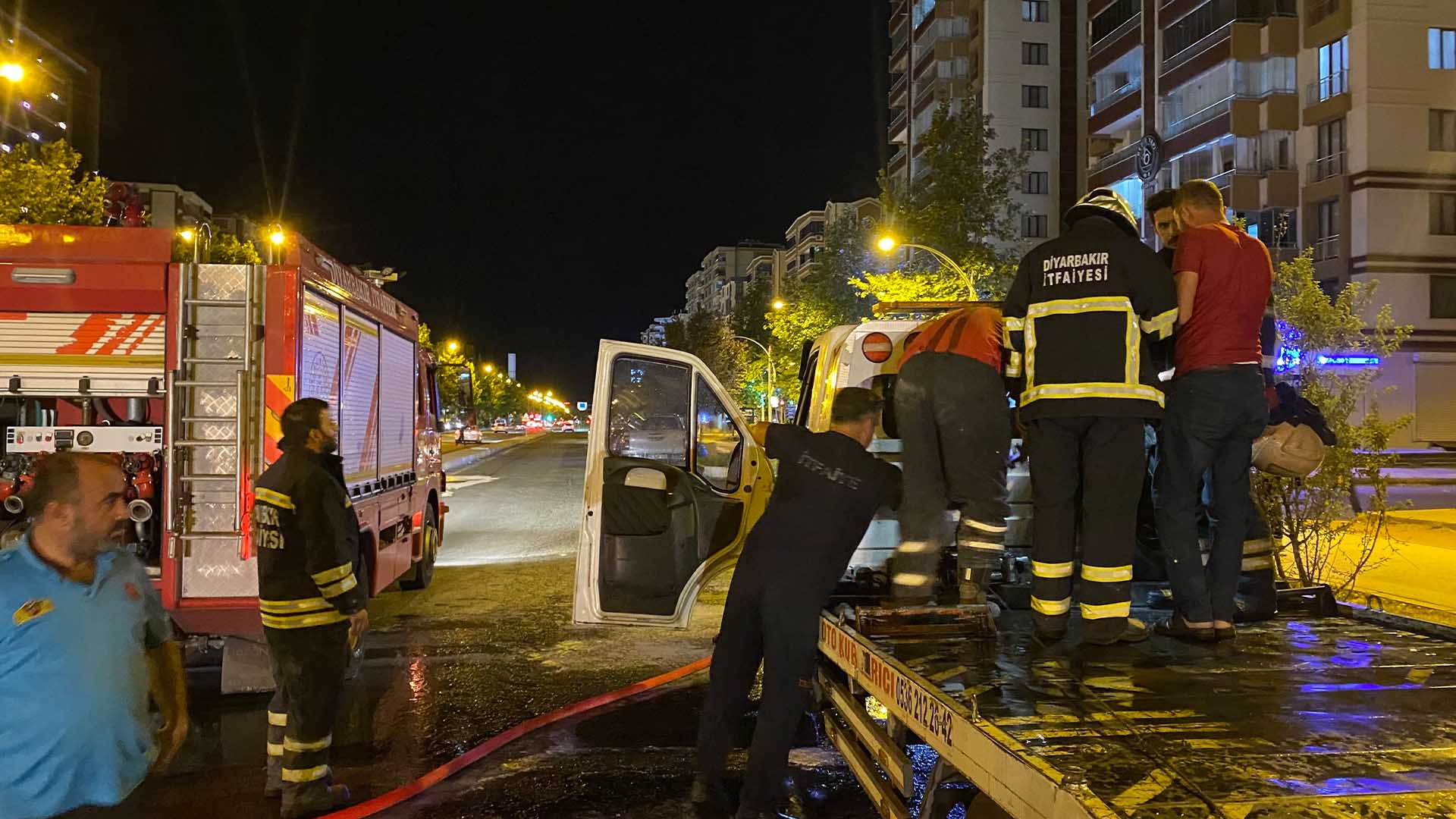 Diyarbakır’da Çekici Alev Aldı 5