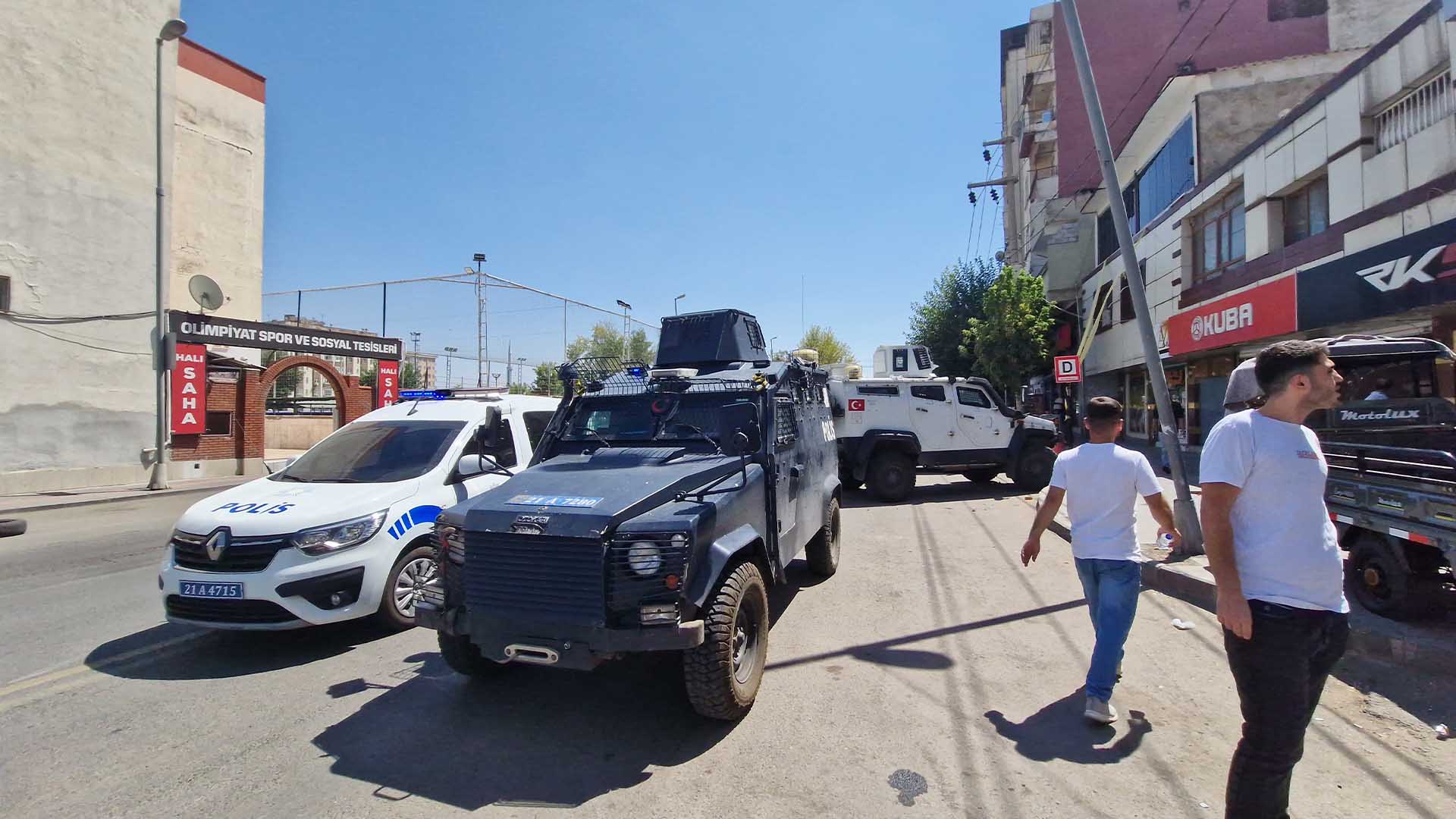 Di̇yarbakir’da Husumetli̇ler Arasinda Si̇lahli Pompali Tüfekli̇ Kavga 1