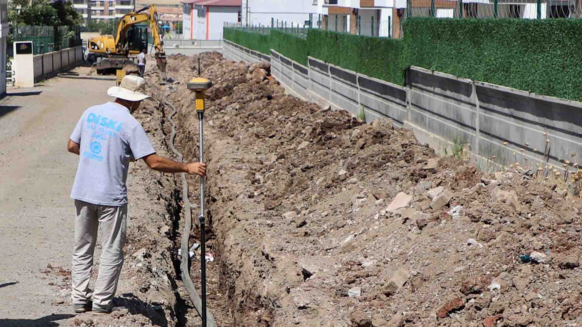 Di̇yarbakir’da İki̇ Okul Yeni̇ İçi̇n İçme Su Hatti Yapiliyor2