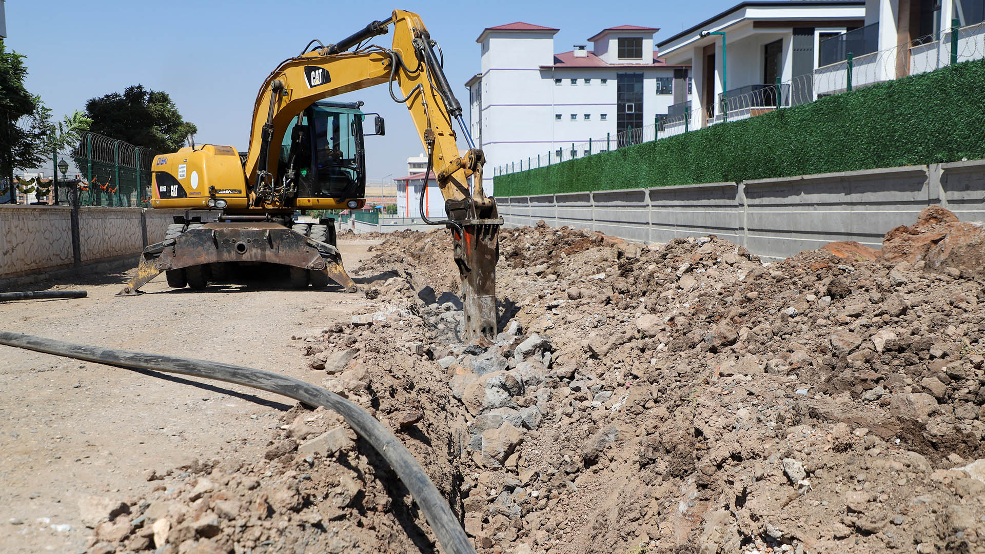 Di̇yarbakir’da İki̇ Okul Yeni̇ İçi̇n İçme Su Hatti Yapiliyor4