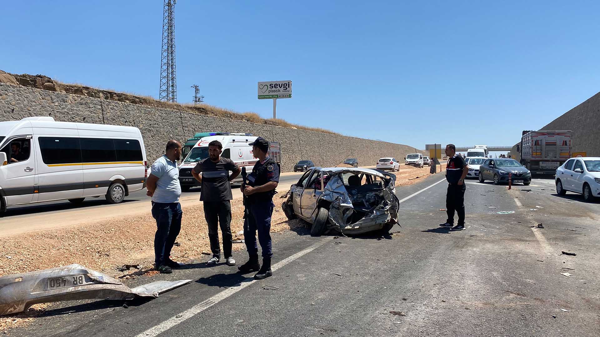 Diyarbakır’da Iki Tır Ile Otomobilin Karıştığı Kazada 1 Kişi Öldü, 2’Si Ağır 4 Kişi Yaralandı 3