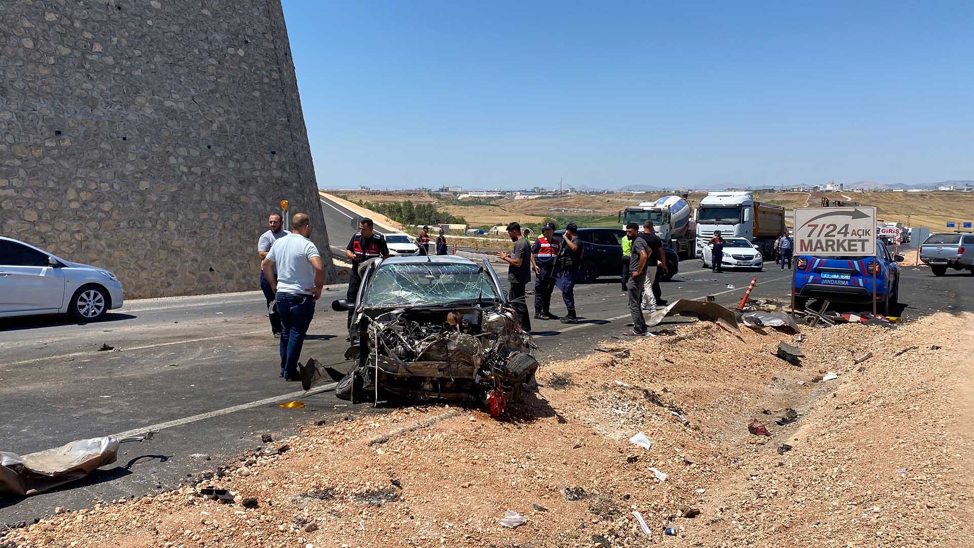 Diyarbakır’da Iki Tır Ile Otomobilin Karıştığı Kazada 1 Kişi Öldü, 2’Si Ağır 4 Kişi Yaralandı 5