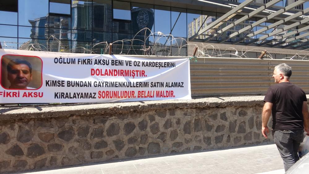 Diyarbakır’da Ilginç Dolandırıcılık Iddiası! Baba, Oğlunu Pankartla Ifşa Etti 3