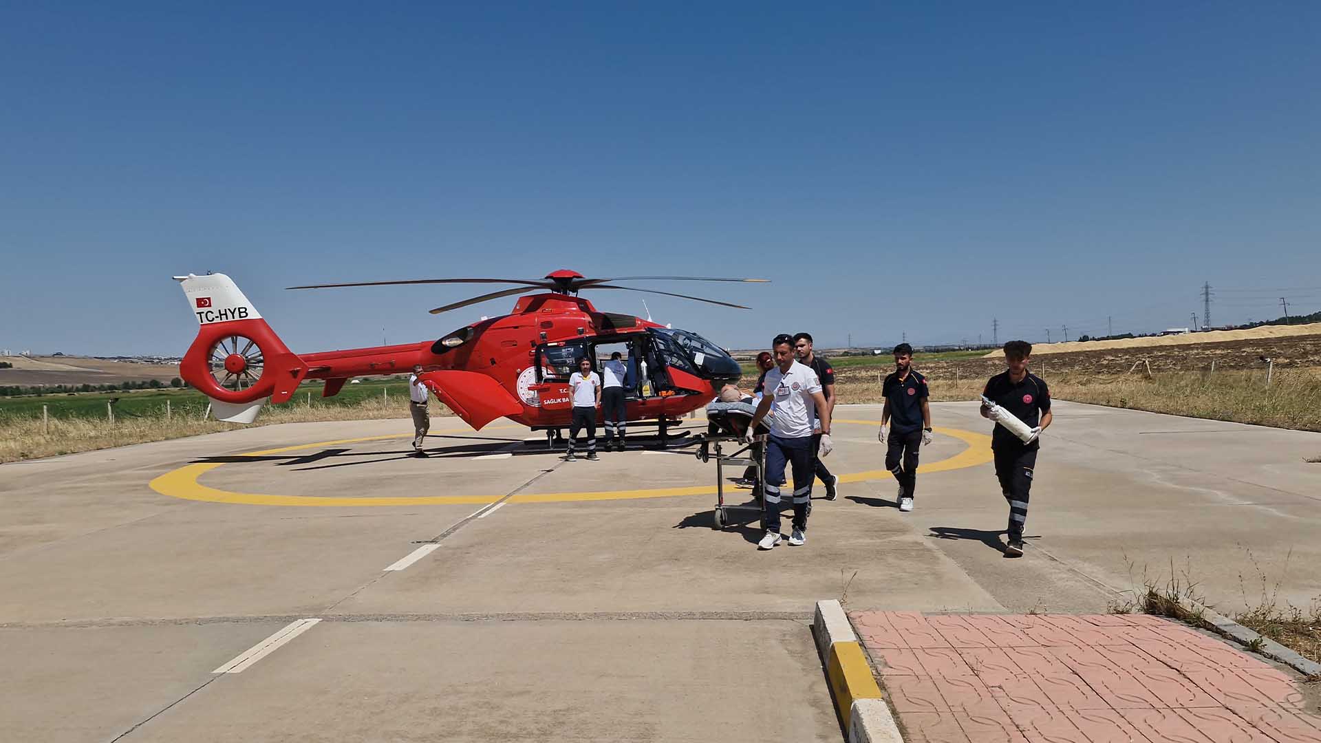 Diyarbakır’da Kalp Krizi Geçirdi, Ambulans Helikopterle Hastaneye Yetiştirildi 3