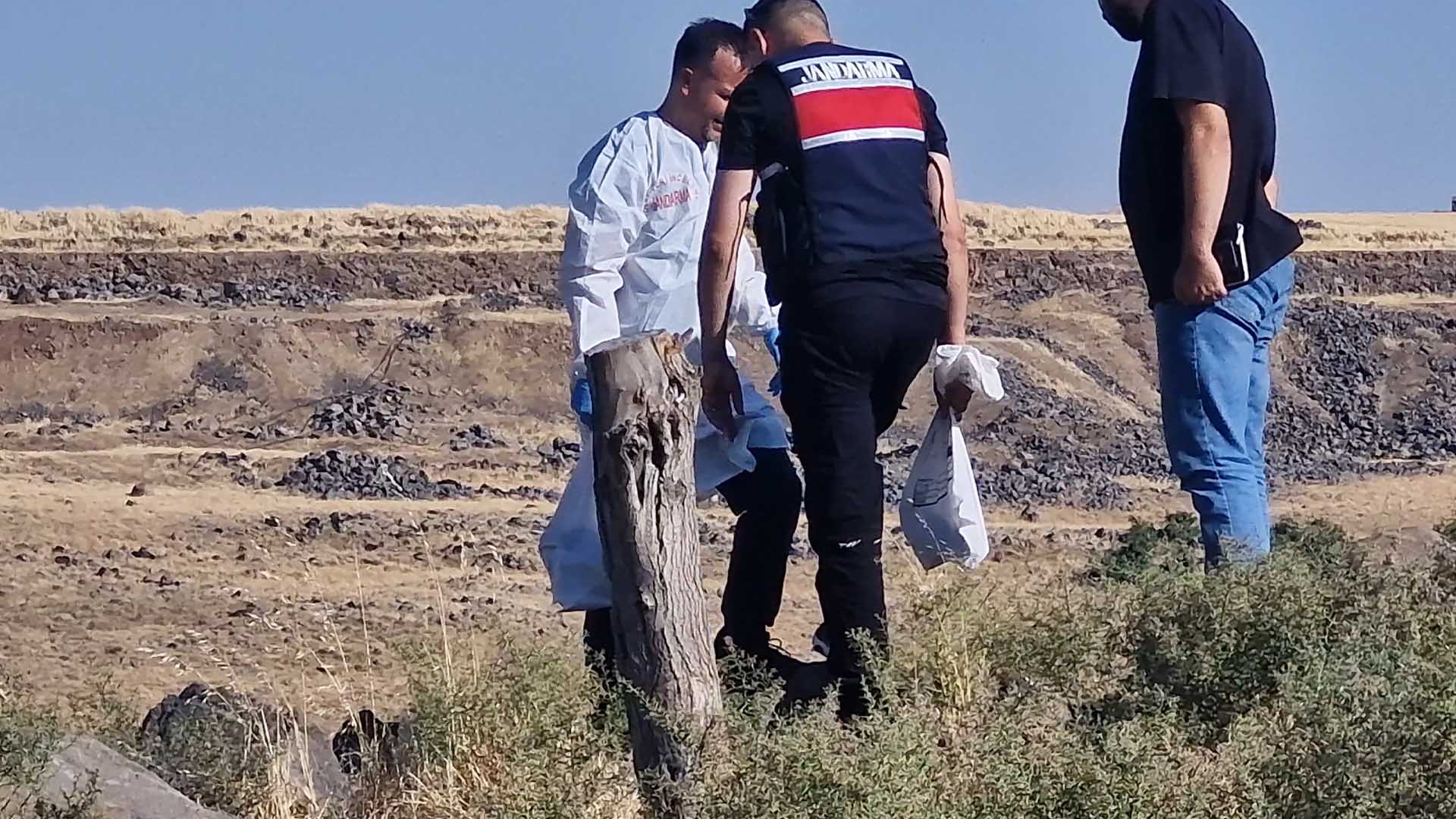 Diyarbakır’da Kaybolan Narin’in Evinin Yakınında Kan Lekeleri Bulundu 8