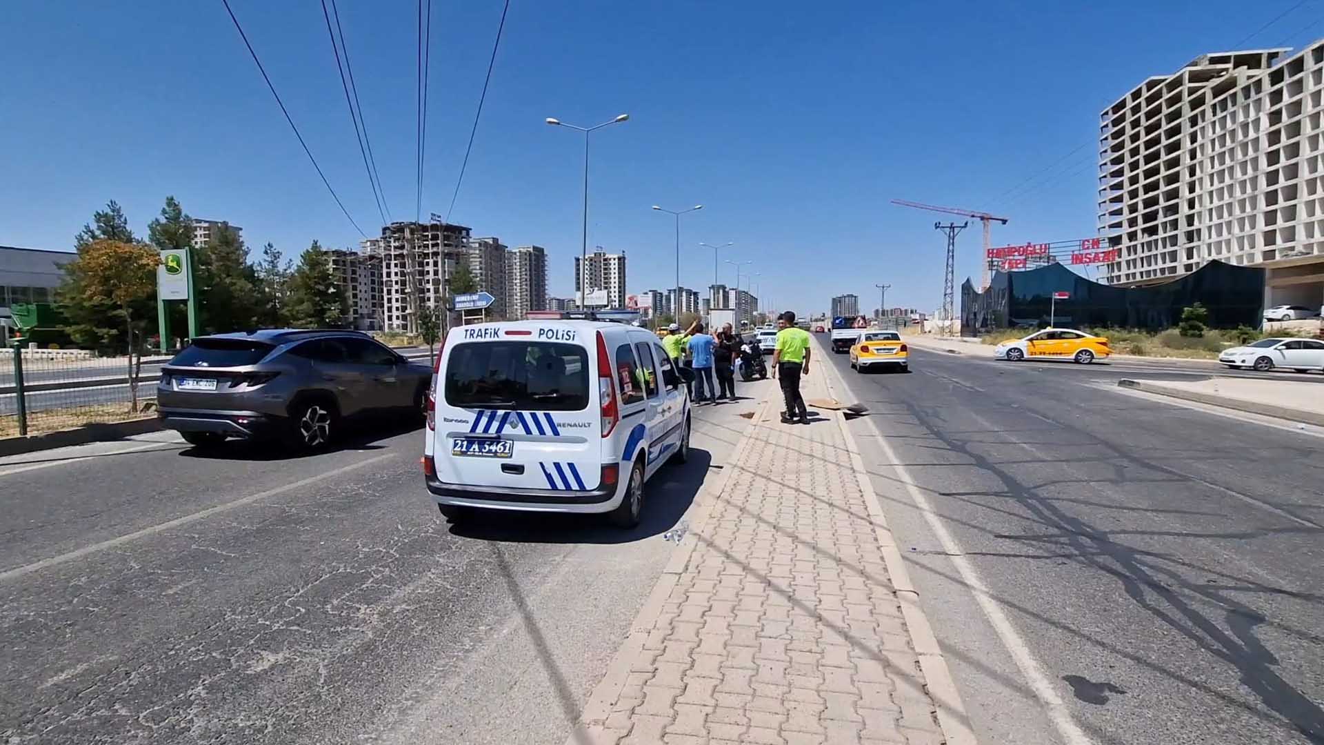 Diyarbakır’da Otomobil Yaya Geçidinde Kadına Çaptı 2