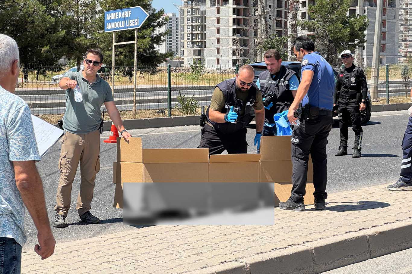 Diyarbakır’da Otomobil Yaya Geçidinde Kadına Çaptı 6