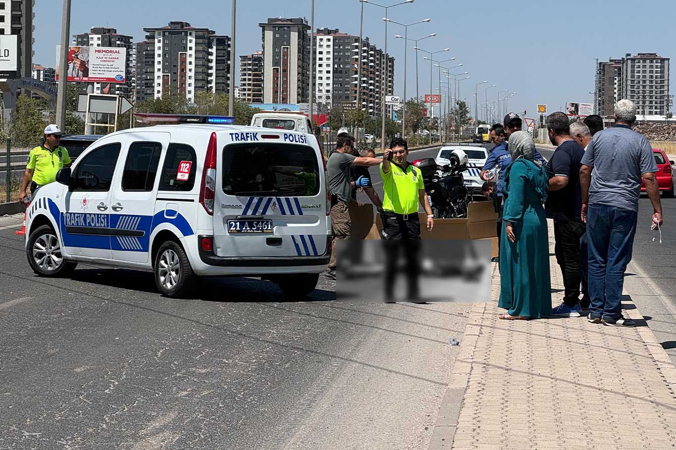 Diyarbakır’da Otomobil Yaya Geçidinde Kadına Çaptı 7