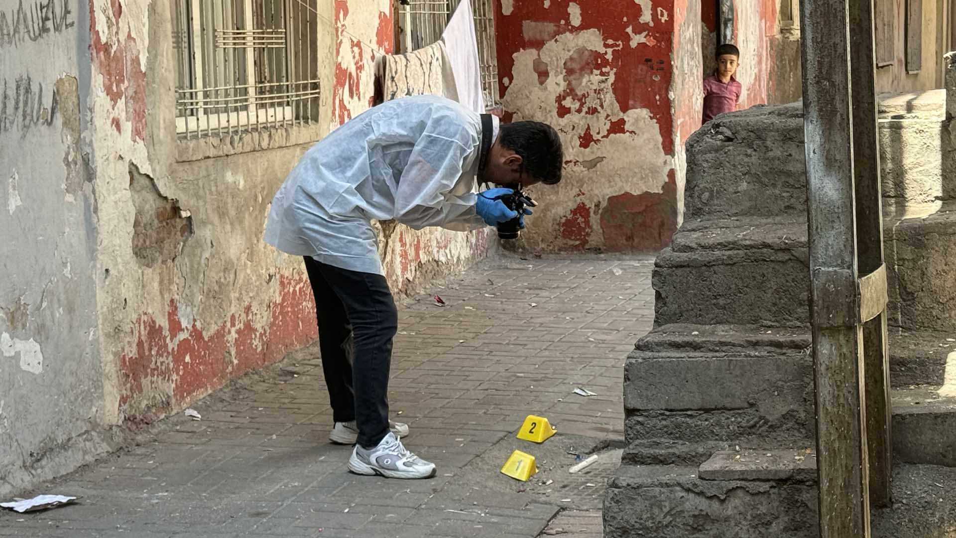 Diyarbakır'da Silahla Vurulan Şahıs Yaralandı 1