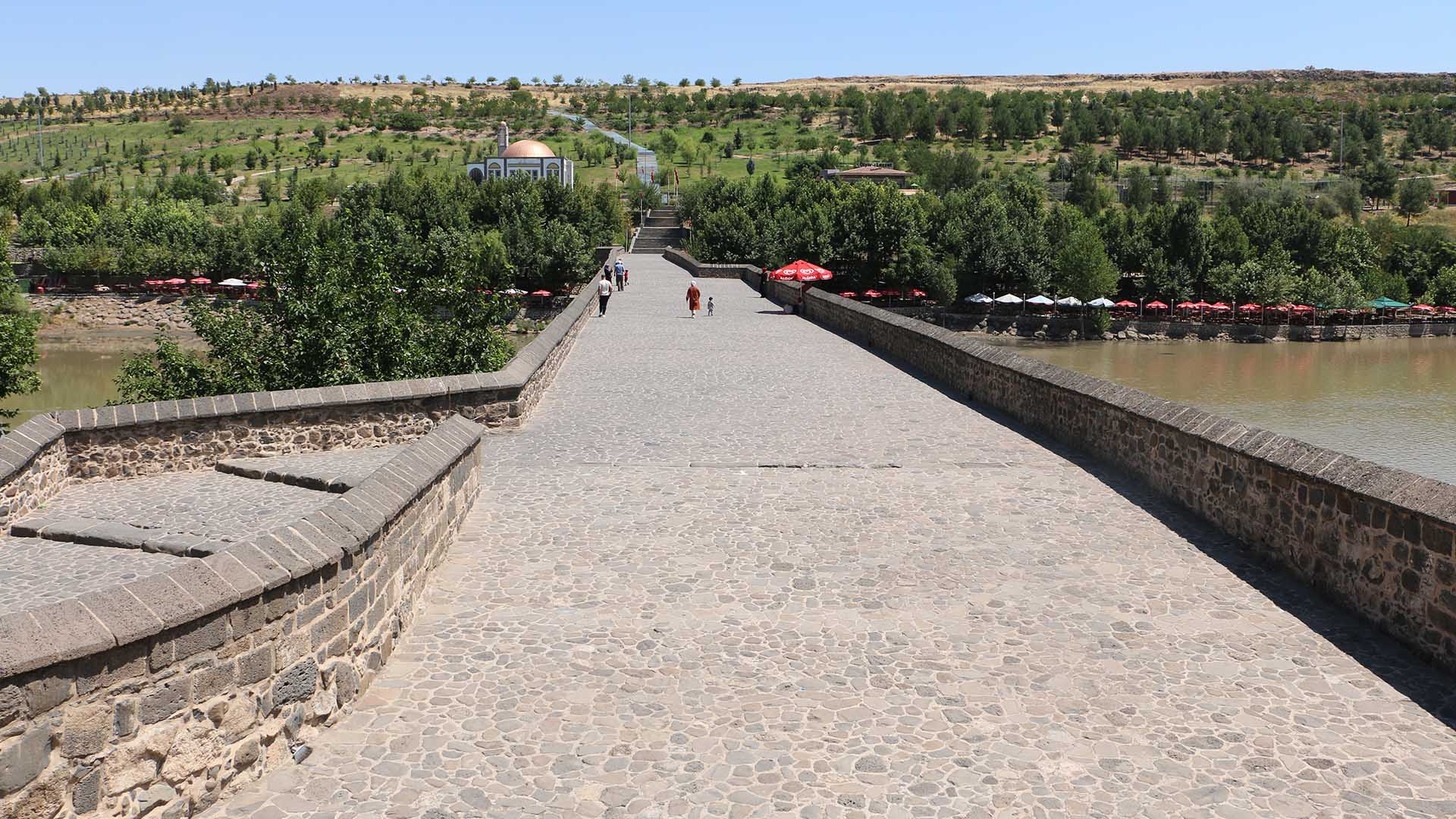 Diyarbakır’da Tarihi Mekanlar Ve Sokaklar Bomboş Kaldı